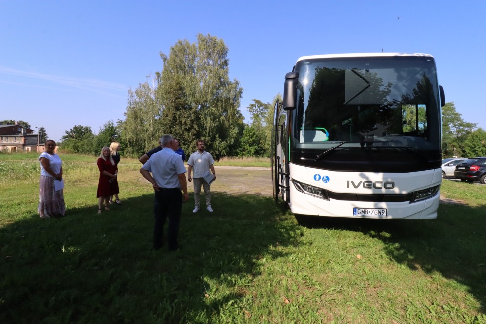 Nowy Staw. Do Zespołu Szkolno-Przedszkolnego trafił nowy autobus.