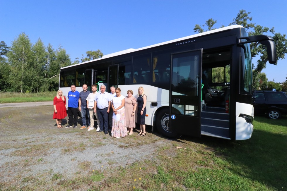 Nowy Staw. Do Zespołu Szkolno-Przedszkolnego trafił nowy autobus.