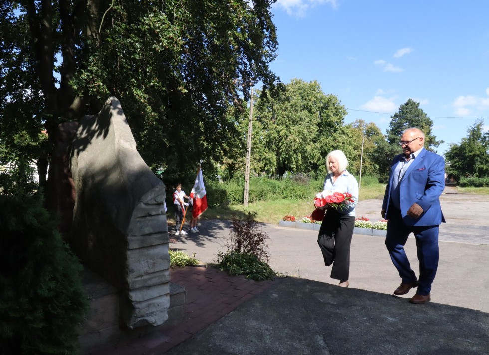 Nowy Staw. Upamiętnienie 85. rocznicy wybuchu II wojny światowej.