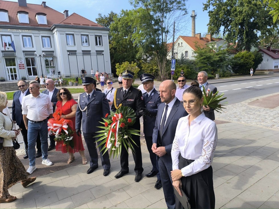 Sztum. Uroczystość z okazji 85. rocznicy wybuchu II wojny światowej.