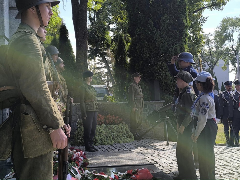 Sztum. Uroczystość z okazji 85. rocznicy wybuchu II wojny światowej.
