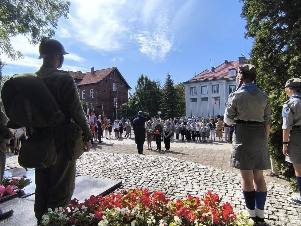 Sztum. Uroczystość z okazji 85. rocznicy wybuchu II wojny światowej.