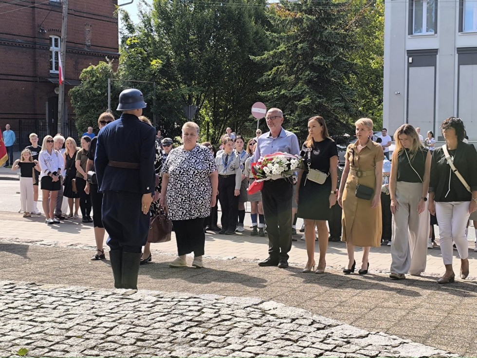 Sztum. Uroczystość z okazji 85. rocznicy wybuchu II wojny światowej.