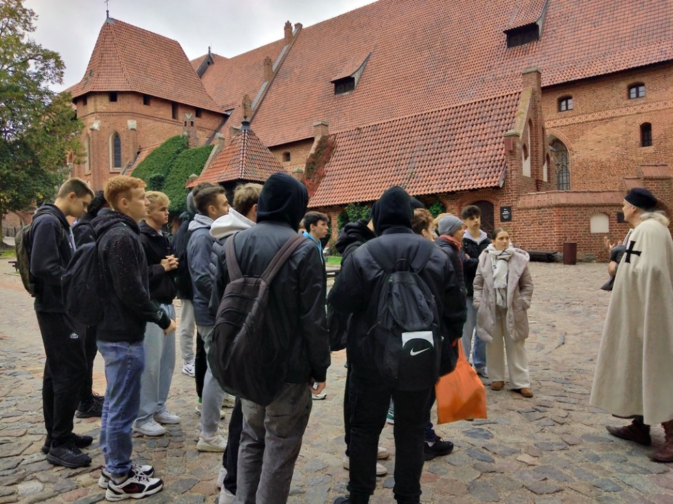 Malbork. Uczniowie Technikum nr 3 na lekcji historii w Muzeum Zamkowym.