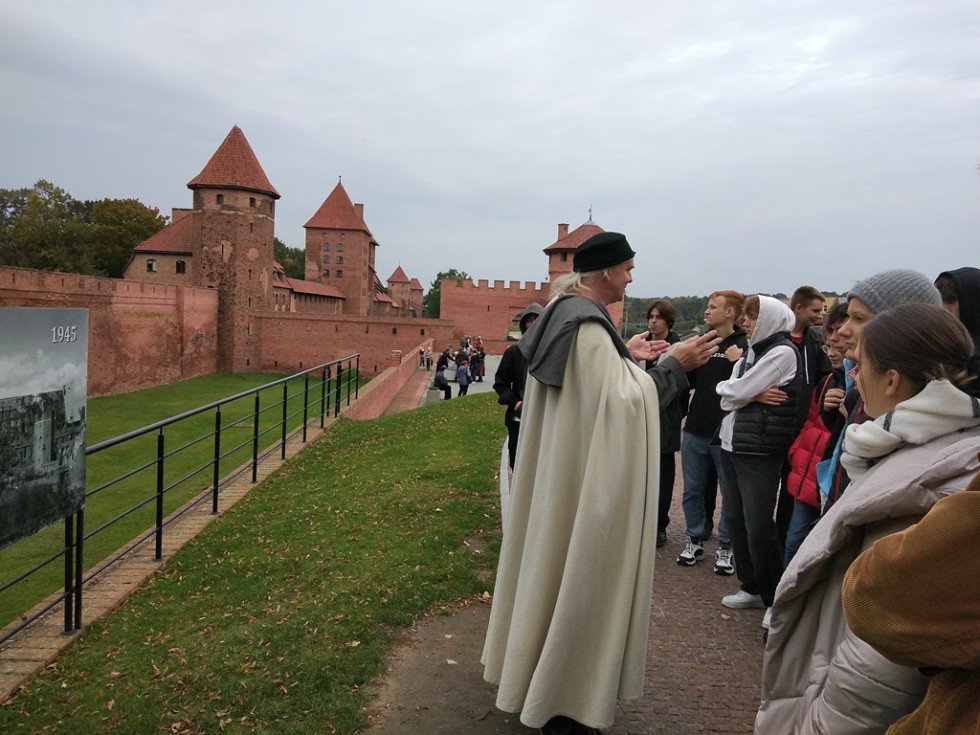 Malbork. Uczniowie Technikum nr 3 na lekcji historii w Muzeum Zamkowym.