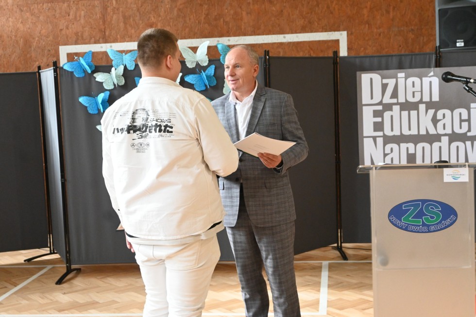 Nowy Dwór Gdański. Uroczystości z okazji Dnia Edukacji Narodowej.