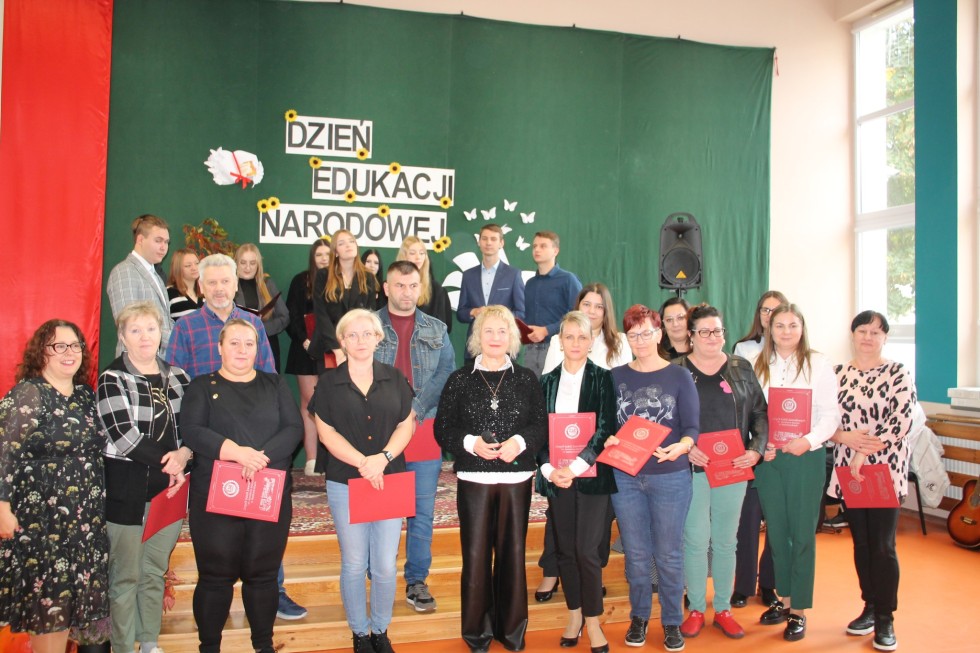 Powiat sztumski. Dzień Edukacji Narodowej i stypendia starosty.