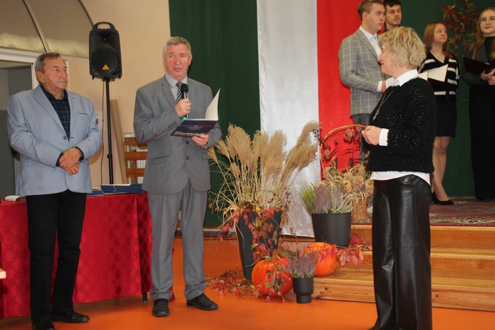 Powiat sztumski. Dzień Edukacji Narodowej i stypendia starosty.
