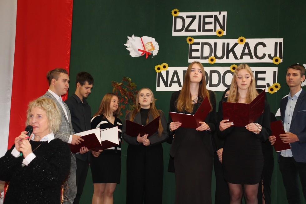 Powiat sztumski. Dzień Edukacji Narodowej i stypendia starosty.