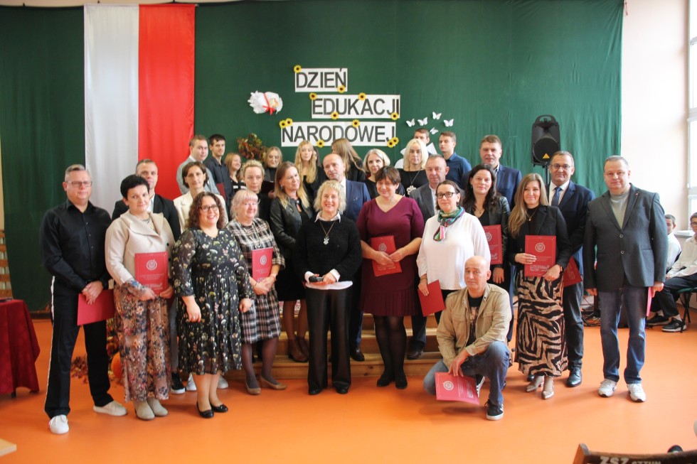 Powiat sztumski. Dzień Edukacji Narodowej i stypendia starosty.