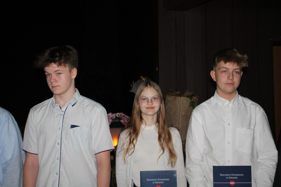 Powiat sztumski. Dzień Edukacji Narodowej i stypendia starosty.