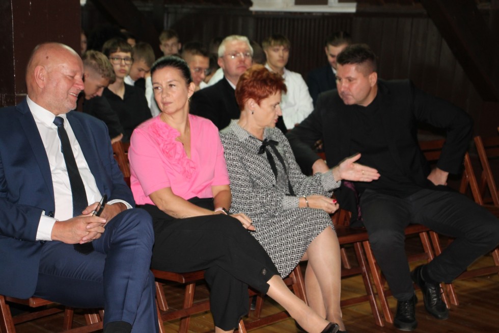 Powiat sztumski. Dzień Edukacji Narodowej i stypendia starosty.