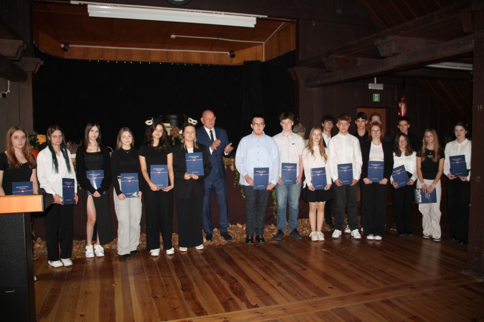 Powiat sztumski. Dzień Edukacji Narodowej i stypendia starosty.