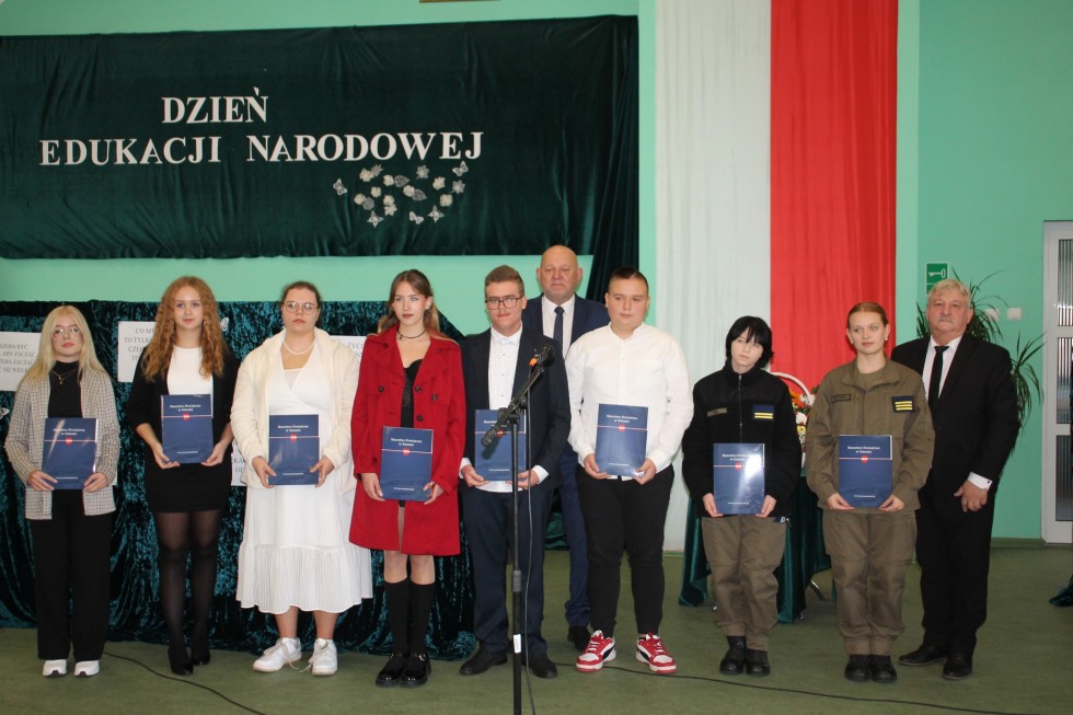 Powiat sztumski. Dzień Edukacji Narodowej i stypendia starosty.