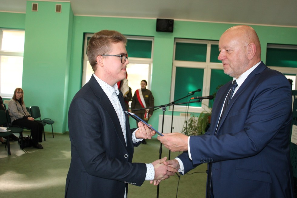 Powiat sztumski. Dzień Edukacji Narodowej i stypendia starosty.