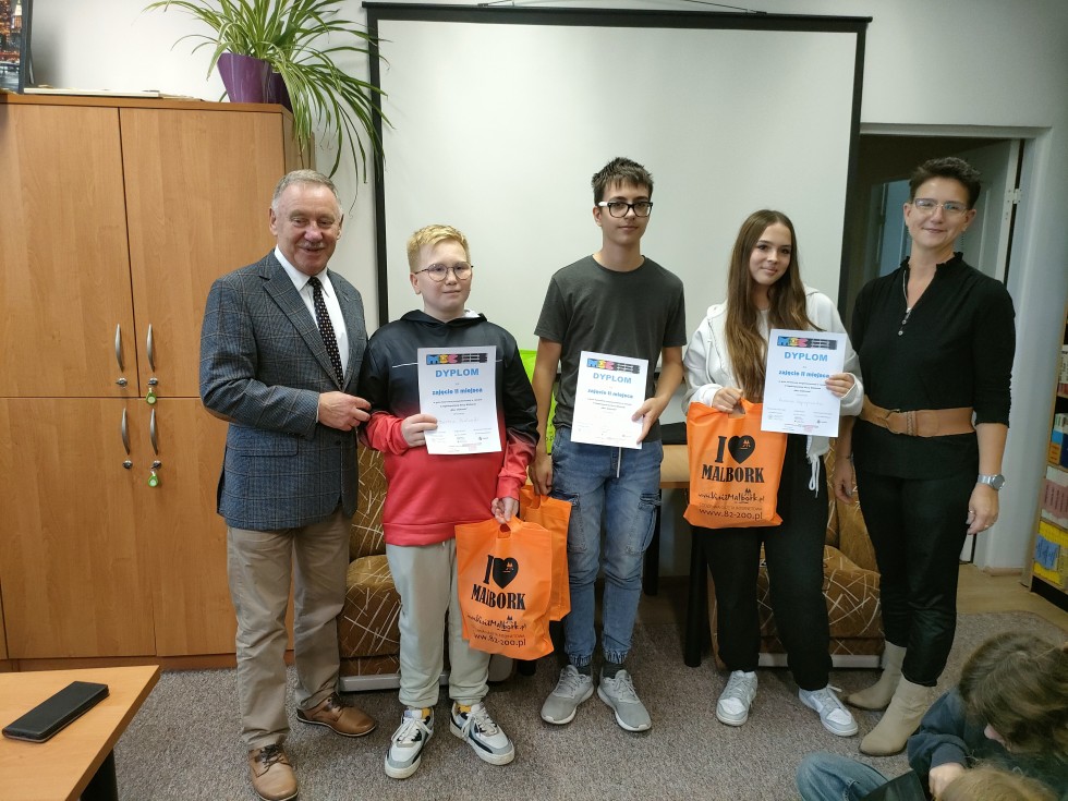 Malbork. Moc bibliotek - za nami gra terenowa w ramach Ogólnopolskiej Nocy Bibliotek.