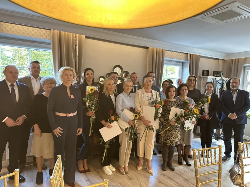 Nowy Dwór Gdański. Listy gratulacyjne i nagrody dla nauczycieli z okazji Dnia Edukacji Narodowej.