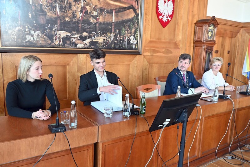 Malbork. Sesja Młodzieżowej Rady Miasta – radni przyjęli plan pracy i powołali składy komisji.