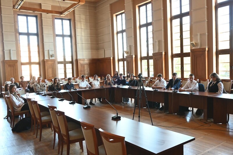 Malbork. Sesja Młodzieżowej Rady Miasta – radni przyjęli plan pracy i powołali składy komisji.