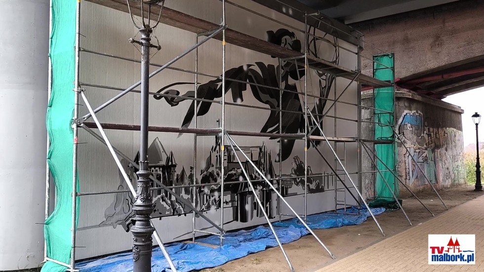 Powstaje mural z Mikołajem Kopernikiem. Zobacz wideo.