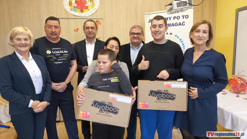 Fundacja Lokalni przekazała dwa laptopy wychowankom Specjalnego Ośrodka Rewalidacyjno-Wychowawczego dla Dzieci i Młodzieży z Autyzmem w Malborku