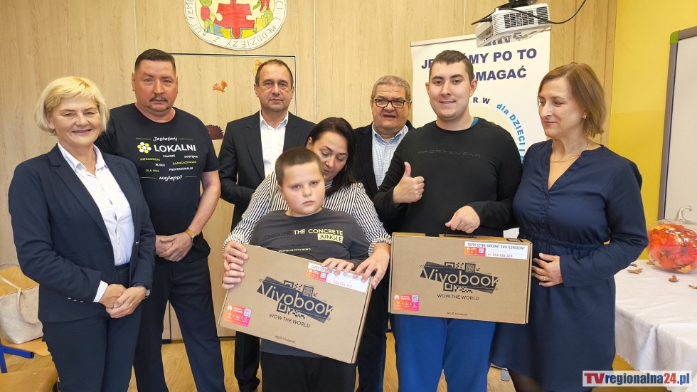 Fundacja Lokalni przekazała dwa laptopy wychowankom Specjalnego Ośrodka Rewalidacyjno-Wychowawczego dla Dzieci i Młodzieży z Autyzmem w Malborku