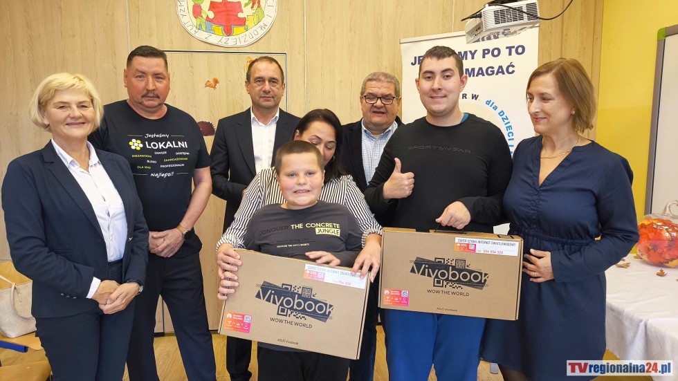 Fundacja Lokalni przekazała dwa laptopy wychowankom Specjalnego Ośrodka Rewalidacyjno-Wychowawczego dla Dzieci i Młodzieży z Autyzmem w Malborku