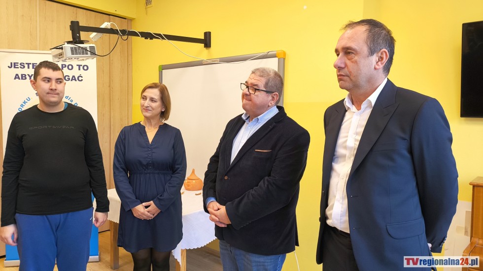 Fundacja Lokalni przekazała dwa laptopy wychowankom Specjalnego Ośrodka Rewalidacyjno-Wychowawczego dla Dzieci i Młodzieży z Autyzmem w Malborku