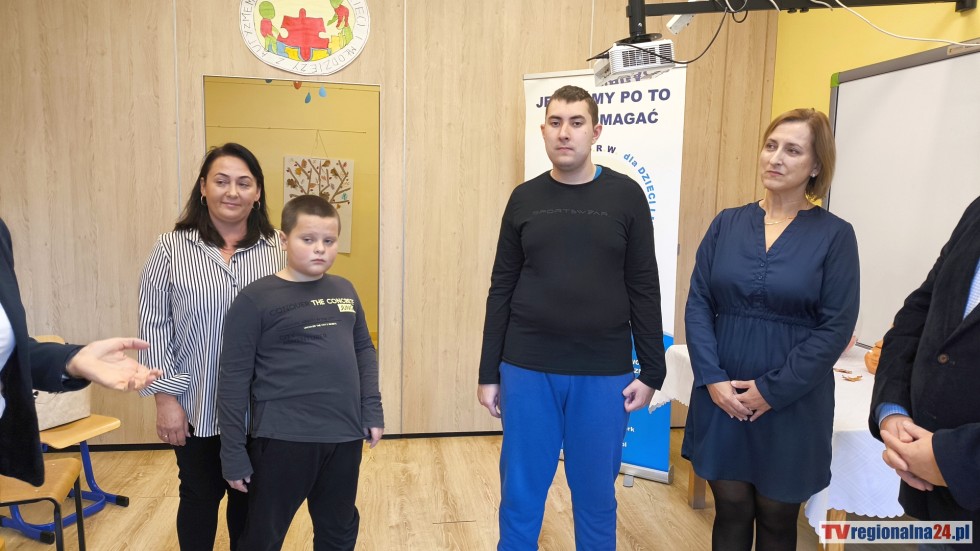 Fundacja Lokalni przekazała dwa laptopy wychowankom Specjalnego Ośrodka Rewalidacyjno-Wychowawczego dla Dzieci i Młodzieży z Autyzmem w Malborku