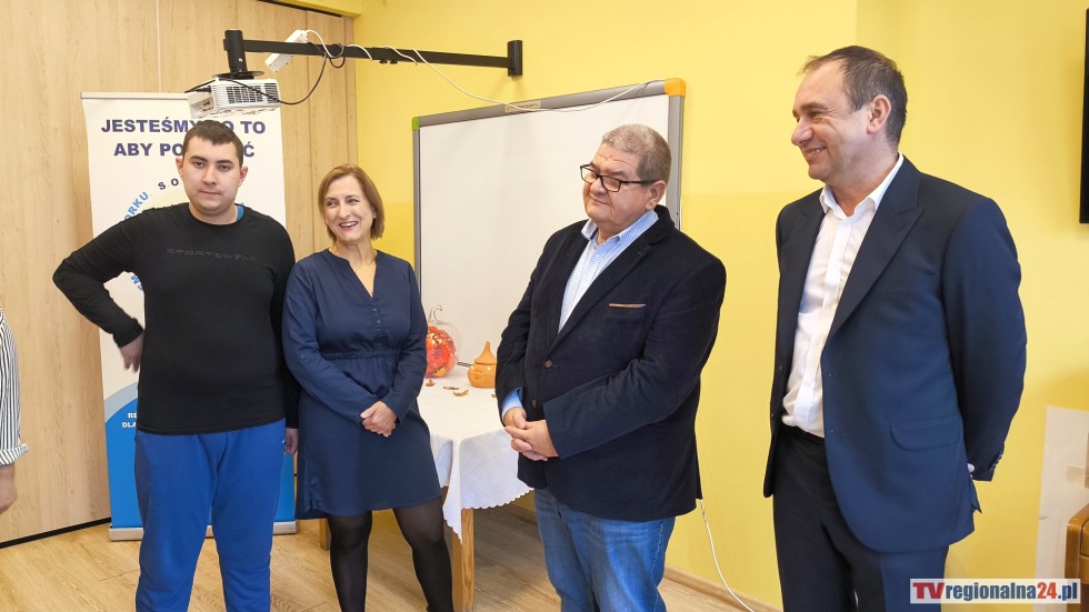 Fundacja Lokalni przekazała dwa laptopy wychowankom Specjalnego Ośrodka Rewalidacyjno-Wychowawczego dla Dzieci i Młodzieży z Autyzmem w Malborku