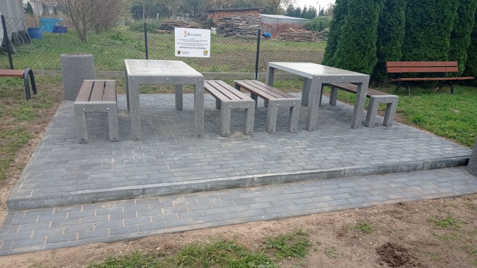 Gmina Stare Pole. Powstał nowy plac rekreacyjno – integracyjny w Ząbrowie.