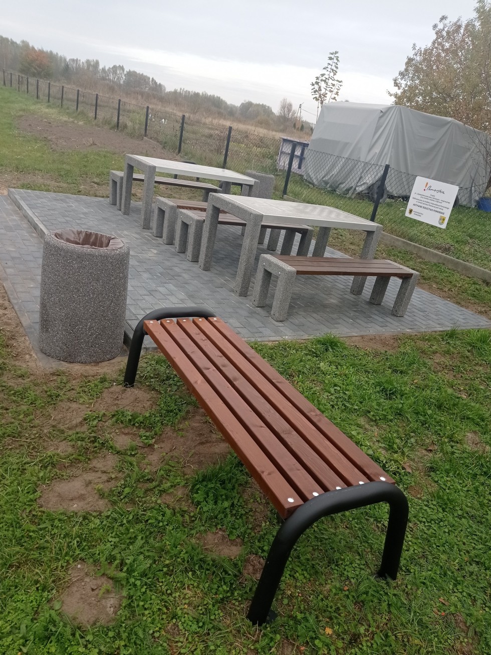 Gmina Stare Pole. Powstał nowy plac rekreacyjno – integracyjny w Ząbrowie.