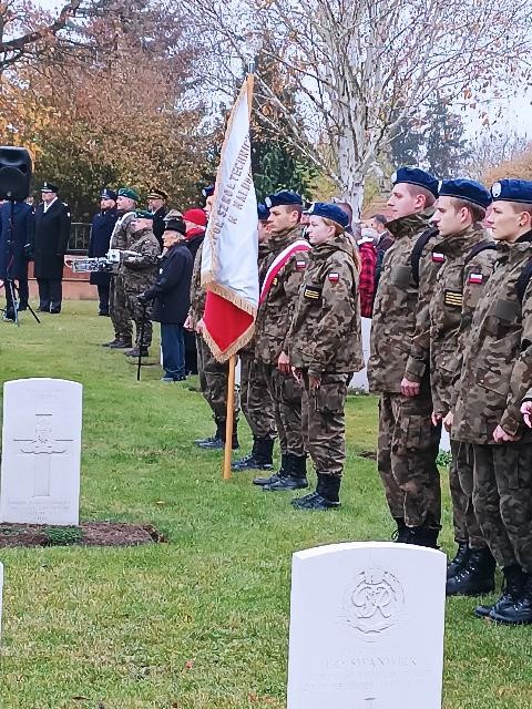 Malbork. Uczniowie ZST uczcili pamięć poległych żołnierzy Wspólnoty Brytyjskiej.