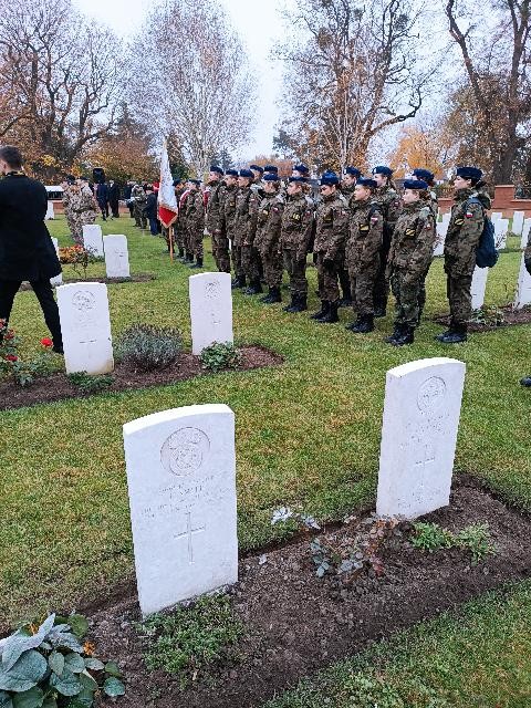 Malbork. Uczniowie ZST uczcili pamięć poległych żołnierzy Wspólnoty Brytyjskiej.