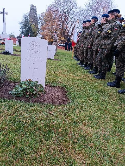 Malbork. Uczniowie ZST uczcili pamięć poległych żołnierzy Wspólnoty Brytyjskiej.