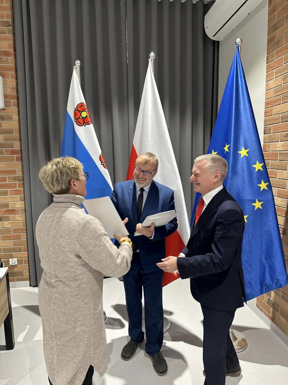 Wręczenie zaświadczeń dla nowych sołtysów Gminy Nowy Dwór Gdański.