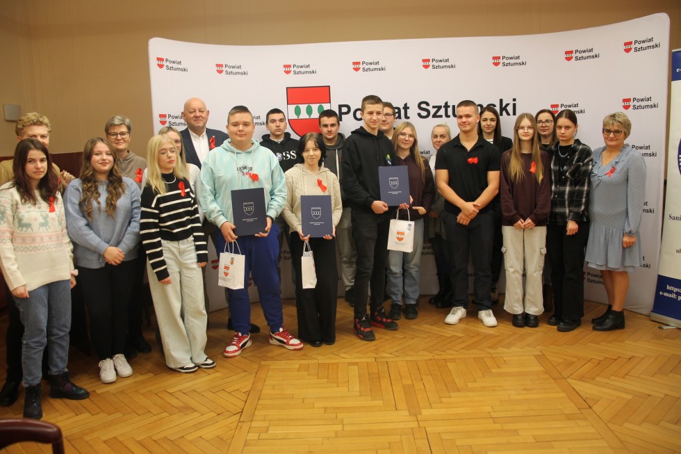 W Konkurs Wiedzy o AIDS i HIV najlepsza uczennica Zespołu Szkół w Dzierzgoniu.