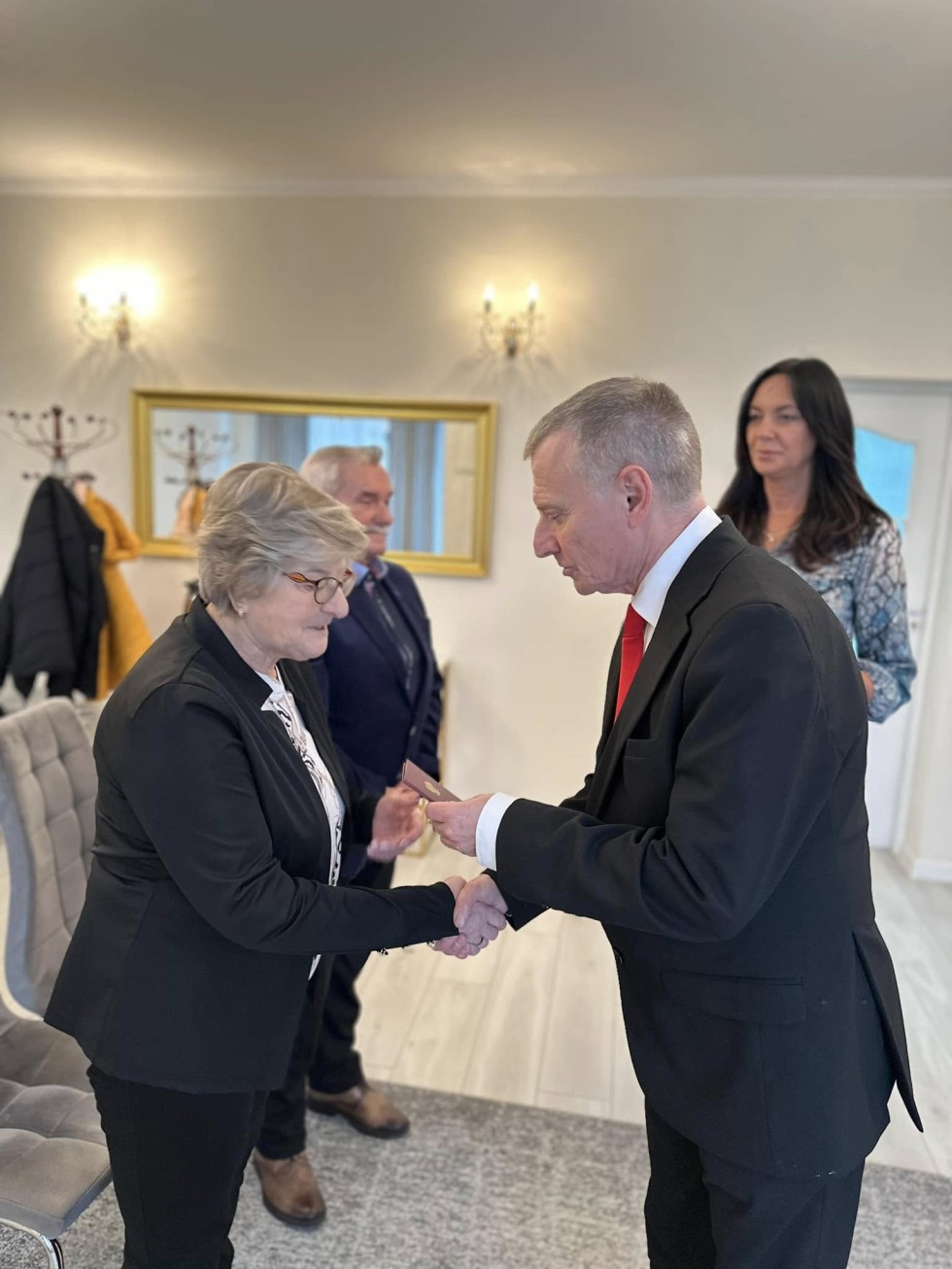 Nowy Dwór Gdański. Jubileusz 50-lecia pożycia małżeńskiego państwa Danuty i Tadeusza Bartnickich.