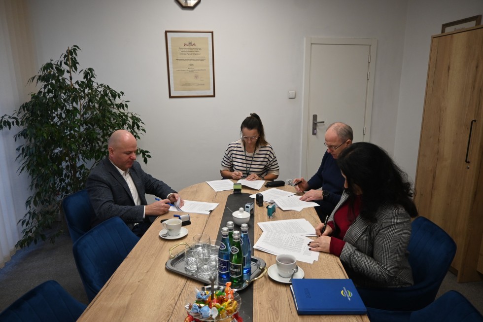 Nowy Dwór Gdański. Podpisano umowy na opracowanie dokumentacji projektowej przebudowy 6. dróg powiatowych.