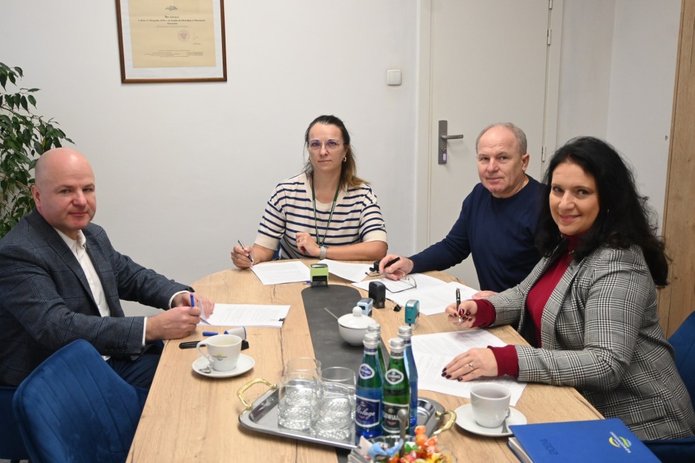 Nowy Dwór Gdański. Podpisano umowy na opracowanie dokumentacji projektowej przebudowy 6. dróg powiatowych.