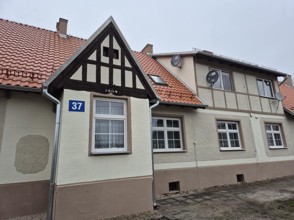 Gmina Miłoradz. Metamorfoza zabytkowego budynku w Pogorzałej Wsi.