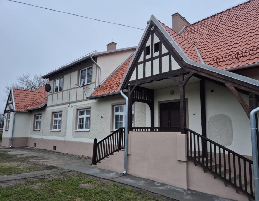 Gmina Miłoradz. Metamorfoza zabytkowego budynku w Pogorzałej Wsi.