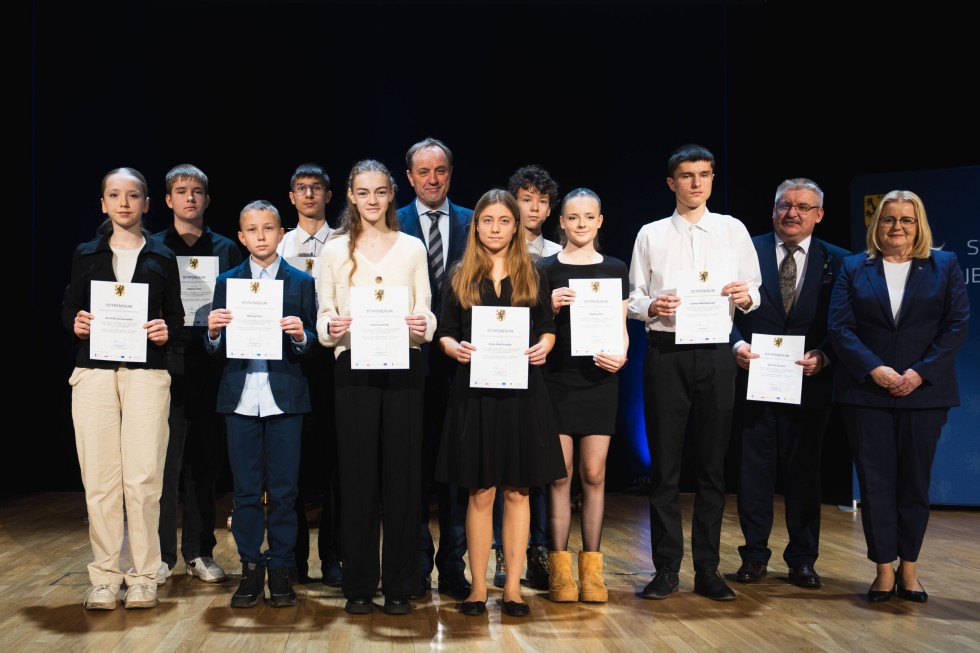 Stypendia marszałka za prawie milion złotych. Wśród ponad 300 najzdolniejszych, uczniowie z naszego regionu.