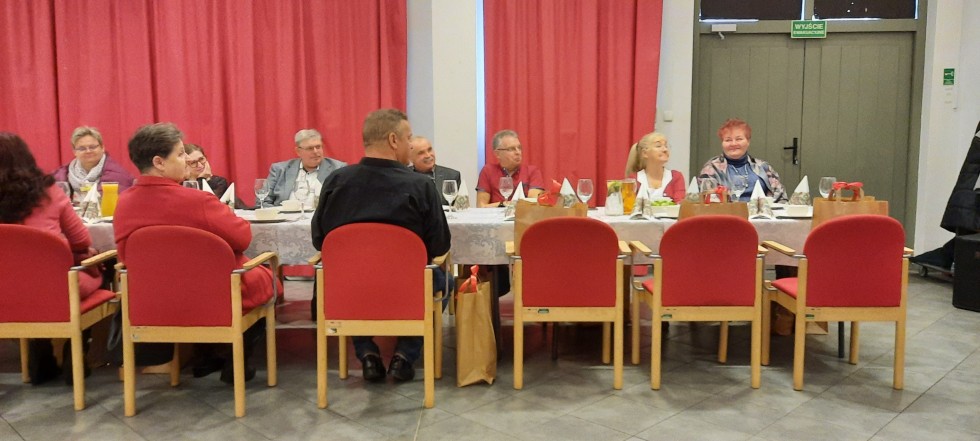 Nowy Dwór Gdański. Wigilijne spotkanie rodzin zastępczych i przedstawicieli rodzinnych domów dziecka.