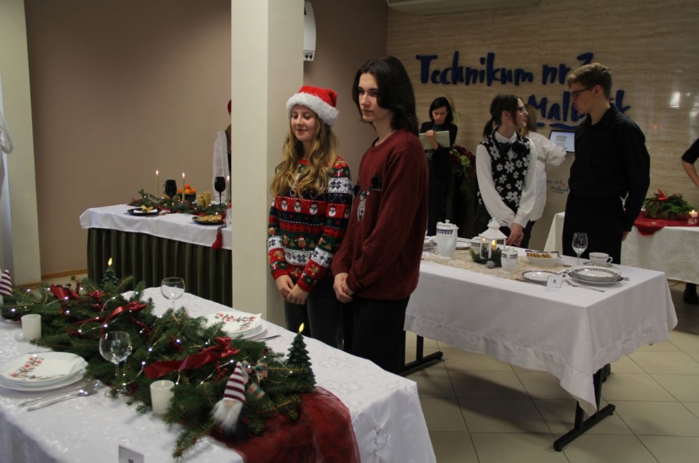 Malbork. Konkurs na najpiękniejszy tradycyjny stół zimowy w Technikum nr 3.