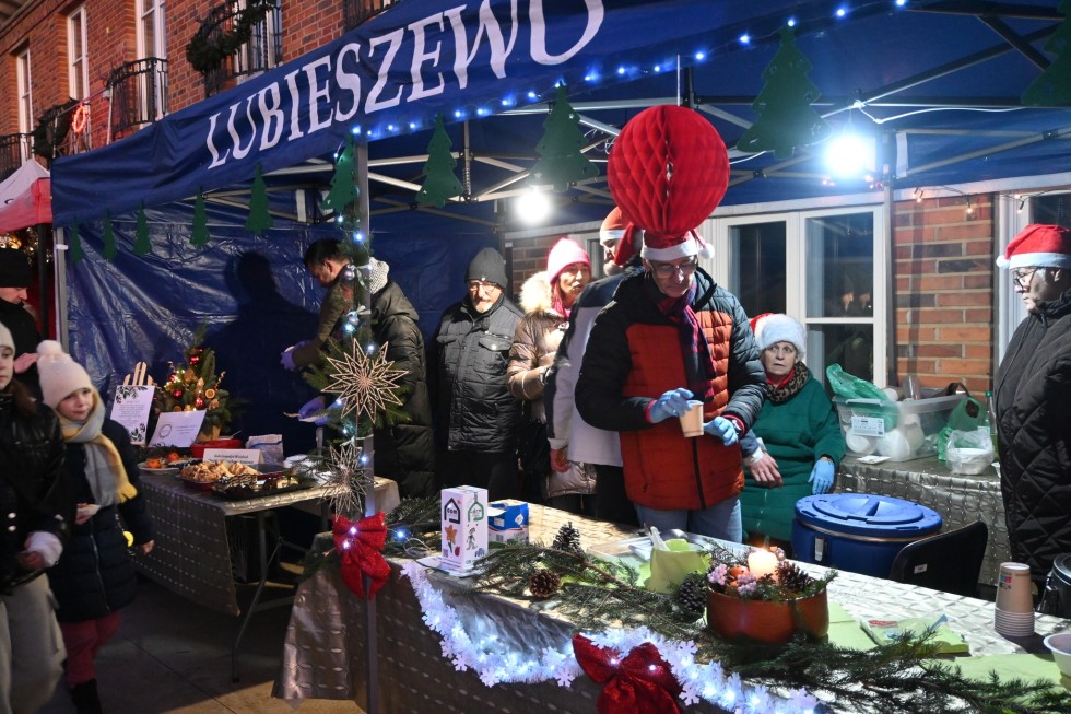 Tak bawili się mieszkańcy podczas Wigilii Powiatowej w Nowym Dworze Gdańskim. Zdjęcia