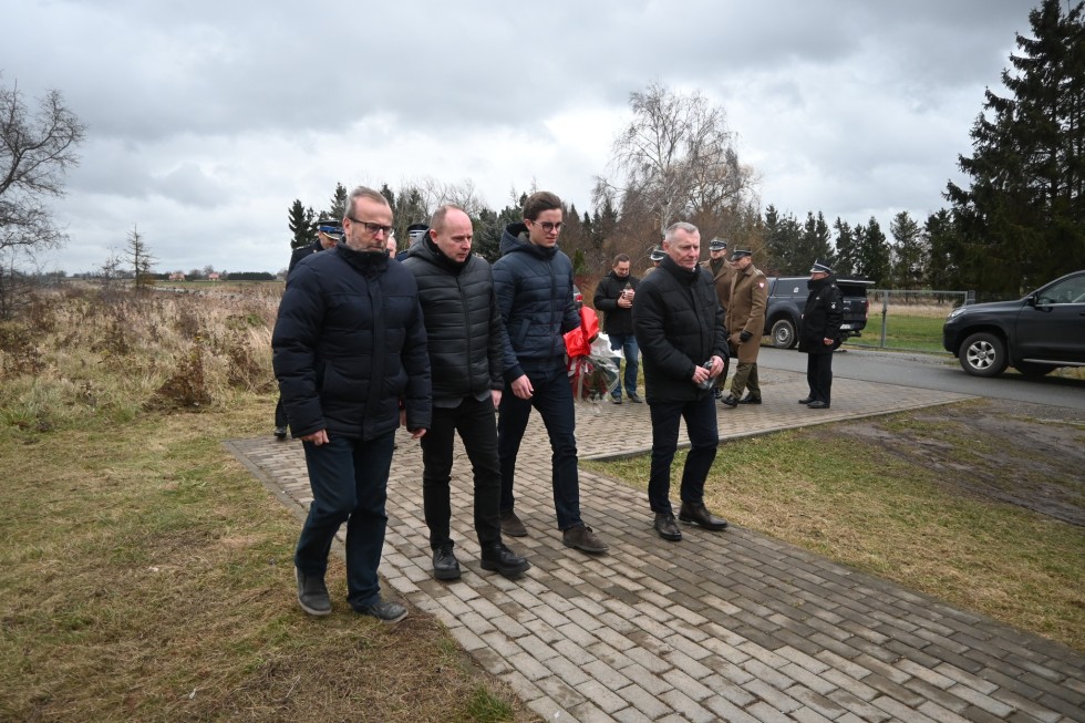 Nowy Dwór Gdański. Hołd czołgistom - ofiarom stanu wojennego.