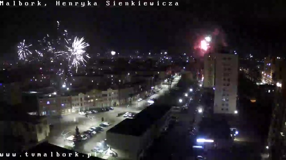 Mieszkańcy Malborka powitali Nowy 2025 Rok. Zobacz wideo i zdjęcia