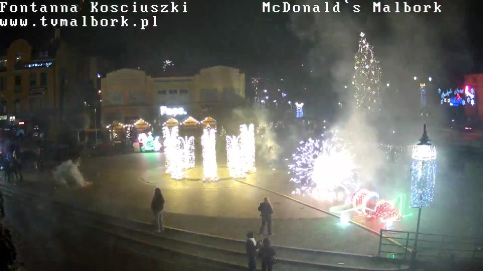 Mieszkańcy Malborka powitali Nowy 2025 Rok. Zobacz wideo i zdjęcia