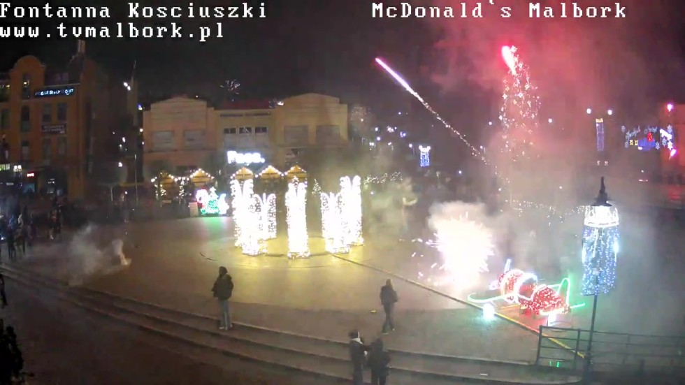 Mieszkańcy Malborka powitali Nowy 2025 Rok. Zobacz wideo i zdjęcia
